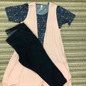 SOLD: DECLUTTERING SALE: 3pc + FREE LEGGINGS